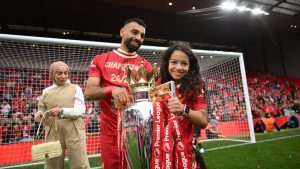 تكهنات وداع محمد صلاح: لقطات عائلية مؤثرة من الأنفيلد ترسم لحظات محمد صلاح الوداعية في أنفيلد