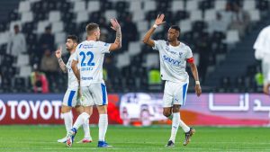 لحظات مؤثرة: استكشاف مشاعر لاعبي الهلال بعد ضياع الدوري السعودي وتفاعلهم مع الجماهير