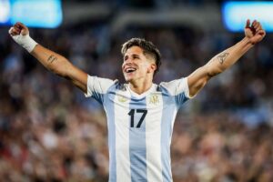 كواليس مثيرة: جوليانو سيميوني يكشف رسالة والده دييجو قبل مونديال 2026 ويُصرح: ميسي الأعظم في تاريخ كرة القدم