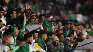 كشف الغموض: ما هي حقيقة فيديو جماهير الجزائر تهتف ضد ميسي؟