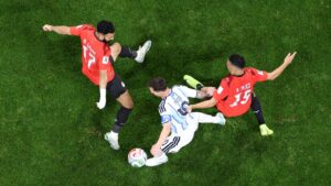 إلغاء هدف مصر أمام الأرجنتين: تحليل عميق لـ تعليق غاري كاسباروف الذي أشعل الجدل